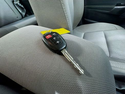Used 2014 Toyota Corolla LE FWD image 35
