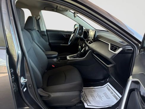 Used 2021 Toyota RAV4 LE AWD/4WD image 20