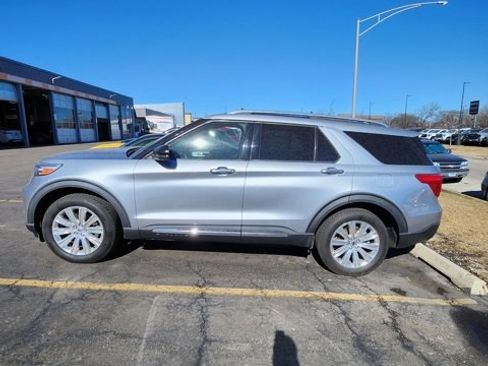 Used 2020 Ford Explorer Limited w/ Hybrid Equipment Group 310A image 8