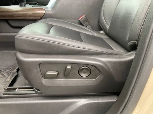 Used 2022 Chevrolet Silverado 1500 LT Trail Boss w/ LT Trail Boss Premium Package AWD/4WD image 4