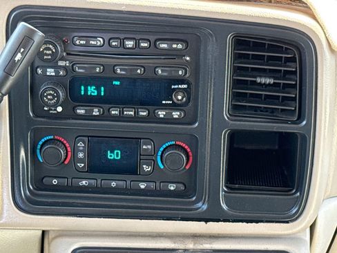 Used 2003 Chevrolet Suburban 2500 LT w/ LT Preferred Equipment Group image 12