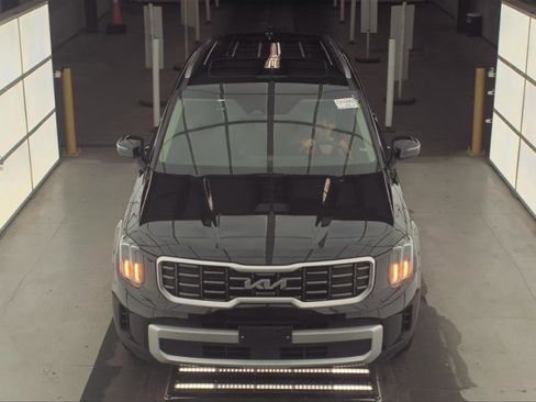 Used 2025 Kia Telluride S image 8