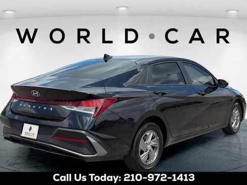 Used 2025 Hyundai Elantra SE FWD image 7