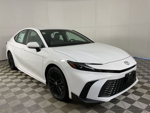 New 2026 Toyota Camry SE FWD image 1