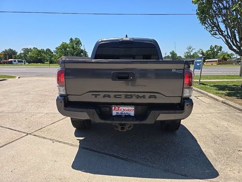 Used 2020 Toyota Tacoma TRD Off-Road w/ Technology Package AWD/4WD image 7