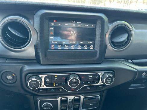 Used 2023 Jeep Wrangler Unlimited w/ Cold Weather Group image 27