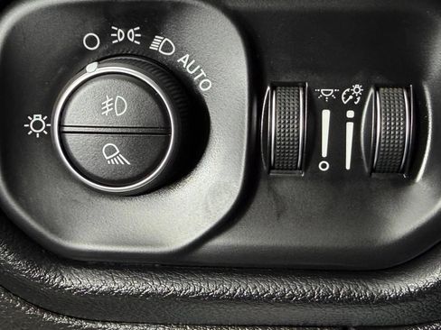 Used 2020 RAM 1500 Laramie AWD/4WD image 29