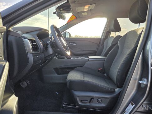 Used 2022 Nissan Rogue SV image 12