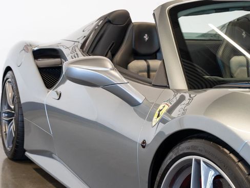 Used 2017 Ferrari 488 Spider image 24