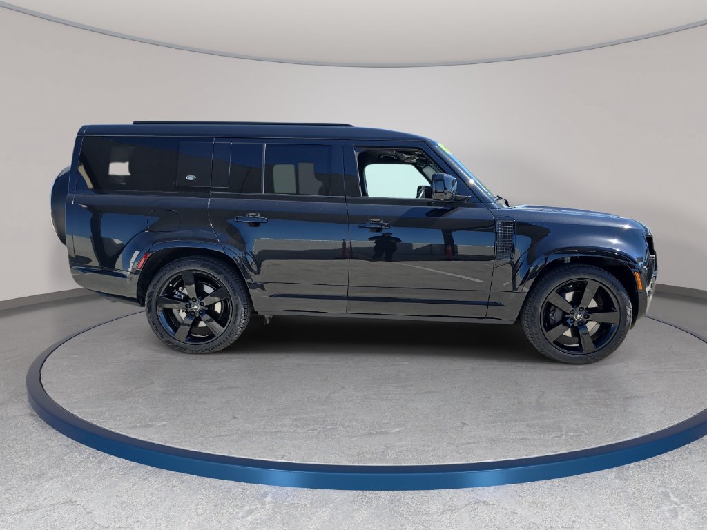 Certified 2024 Land Rover Defender 130 X-Dynamic SE AWD/4WD image 4