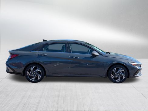 Certified 2026 Hyundai Elantra Limited FWD image 8