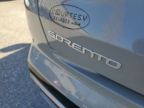 Certified 2023 Kia Sorento EX image 9