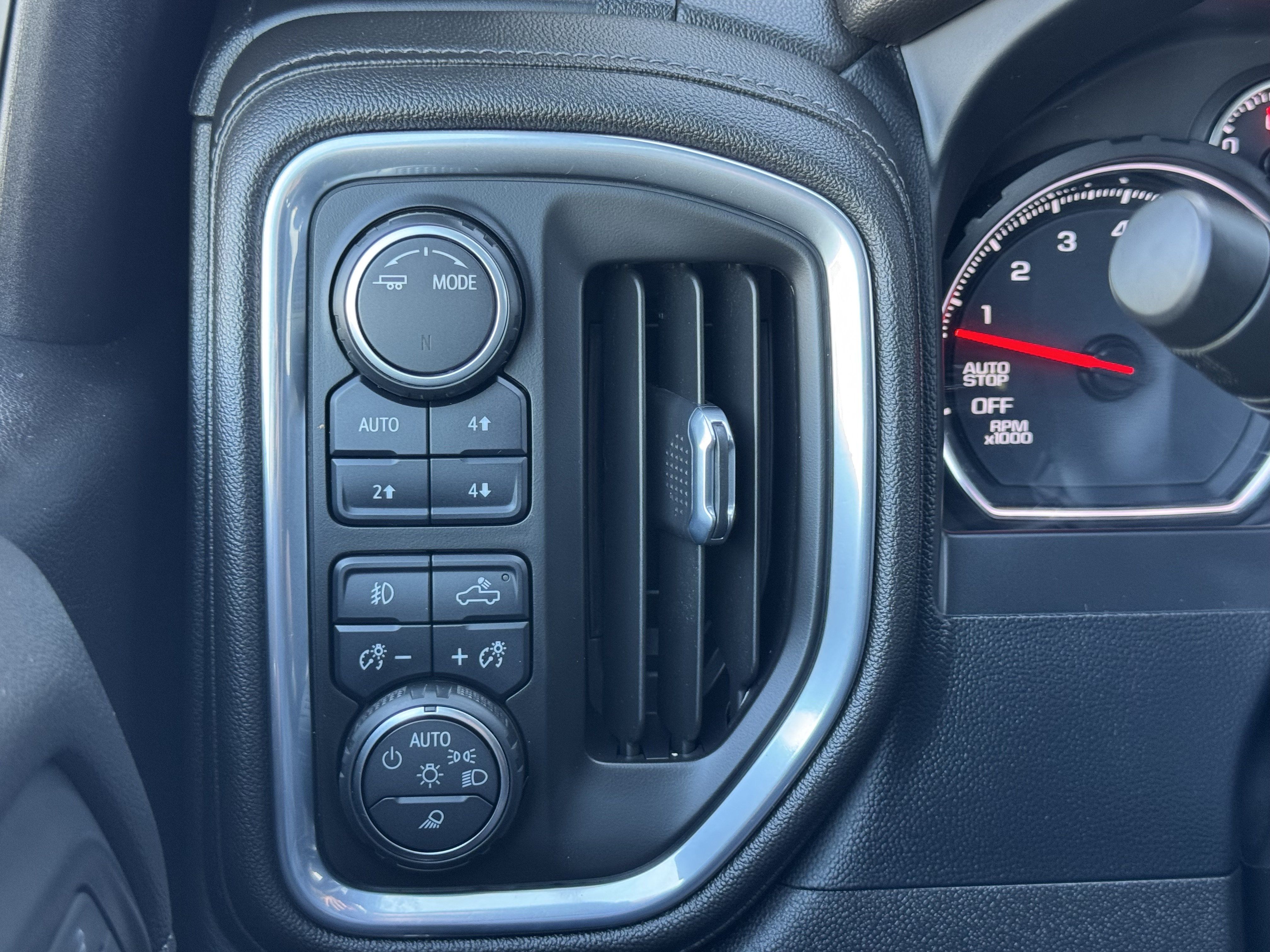 Used 2022 Chevrolet Silverado 1500 LTZ w/ LTZ Convenience Package II AWD/4WD image 33