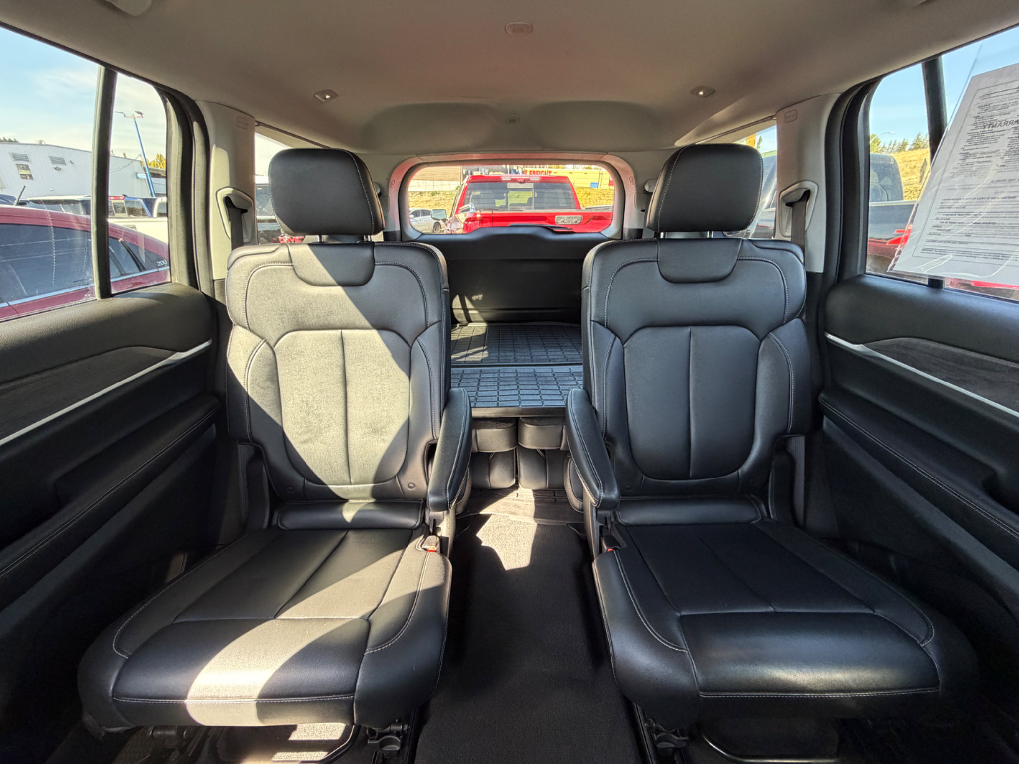 Used 2023 Jeep Grand Cherokee L Limited AWD/4WD image 4