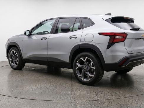 Used 2025 Chevrolet Trax LT w/ LT Convenience Package FWD image 6