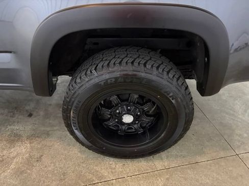 Used 2015 Chevrolet Colorado Z71 AWD/4WD image 9