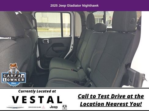 Used 2025 Jeep Gladiator Sport AWD/4WD image 9