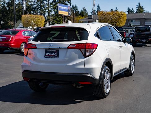 Used 2021 Honda HR-V LX image 9