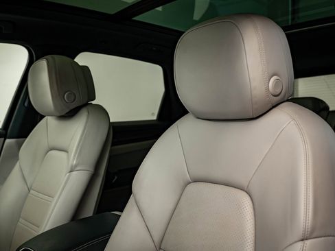 Used 2019 Porsche Cayenne S image 24