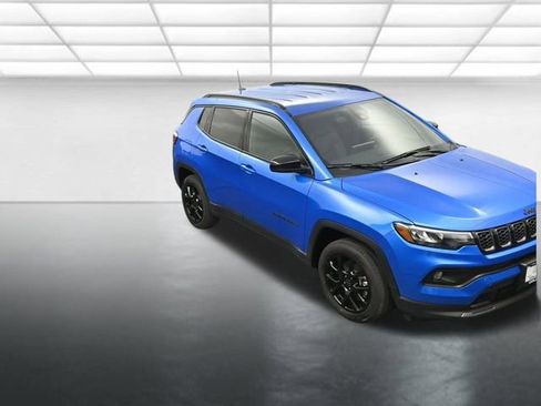 New 2026 Jeep Compass Latitude image 10