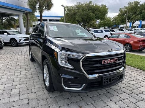 Used 2024 GMC Terrain SLE AWD/4WD image 17