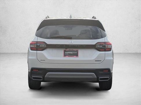 New 2025 Honda Pilot Touring image 8