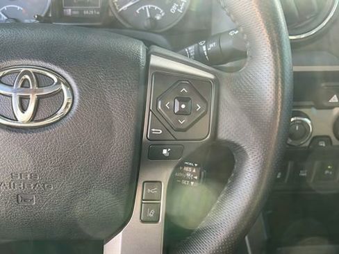 Used 2019 Toyota Tacoma TRD Off-Road AWD/4WD image 10