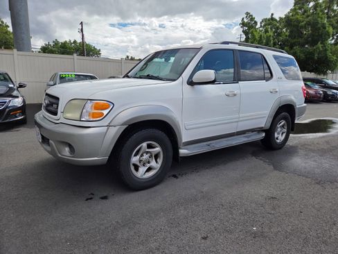 Used 2002 Toyota Sequoia SR5 image 1