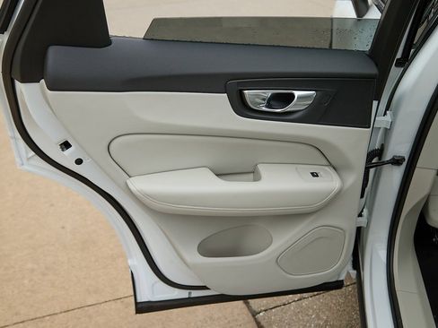 New 2026 Volvo XC60 B5 Ultra w/ Protection Package Premier image 17