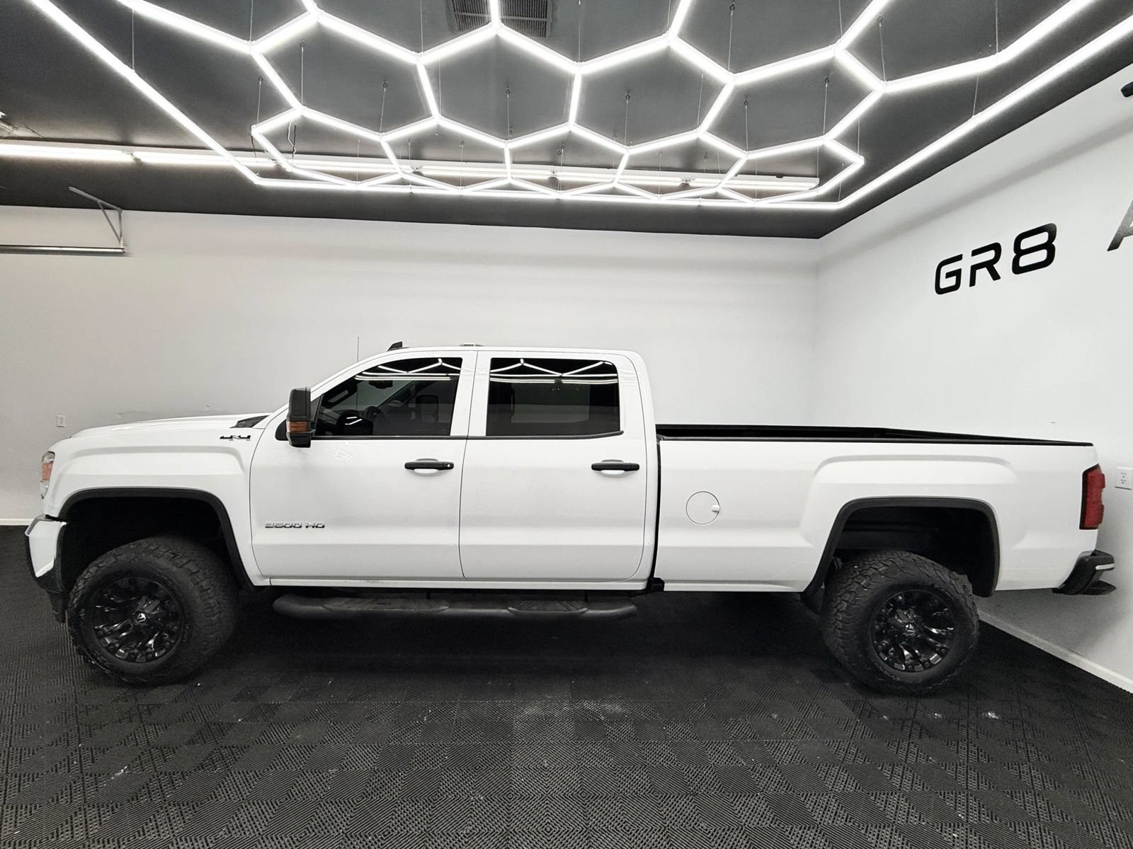 Used 2016 GMC Sierra 2500 4x4 Crew Cab w/ Sierra Convenience Package image 4