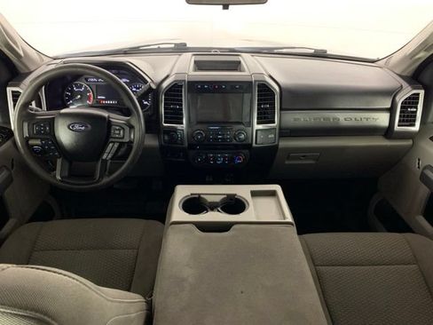Used 2017 Ford F250 XLT w/ XLT Premium Package AWD/4WD image 3