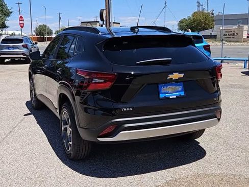 Used 2025 Chevrolet Trax LT w/ Driver Confidence Package FWD image 6