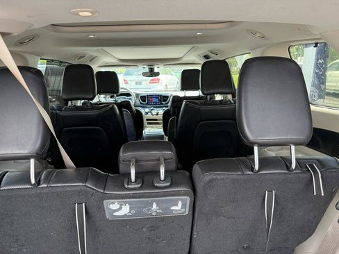 Used 2018 Chrysler Pacifica Limited image 9
