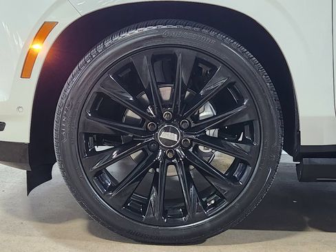 Used 2025 Cadillac Escalade Sport Platinum w/ LPO, ONYX Package AWD/4WD image 19