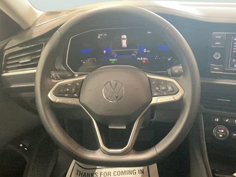 Certified 2023 Volkswagen Jetta SE w/ Panoramic Sunroof Package FWD image 17