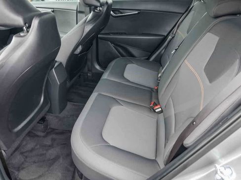 Certified 2025 Kia Niro LX image 17