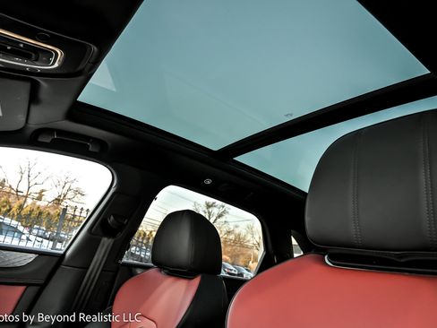 Used 2023 Bentley Bentayga image 27