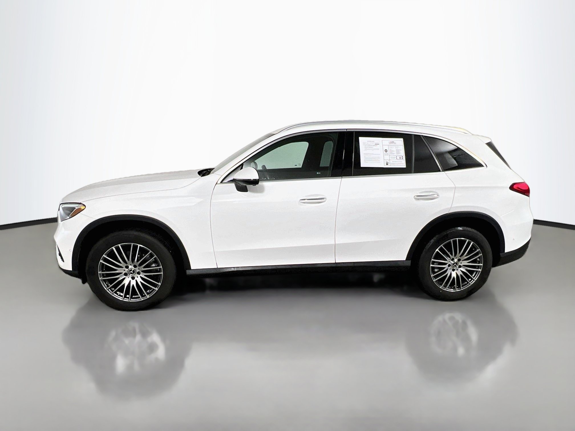 Used 2025 Mercedes-Benz GLC 300 image 9
