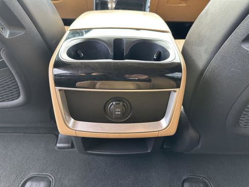 Used 2022 Kia Carnival EX image 17