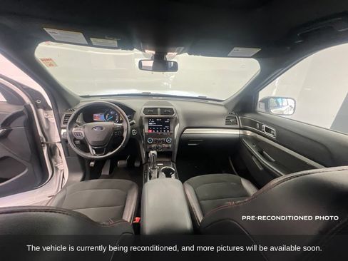 Used 2019 Ford Explorer XLT w/ Equipment Group 202A FWD image 12