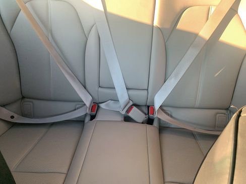 Used 2023 Genesis G70 2.0T image 35