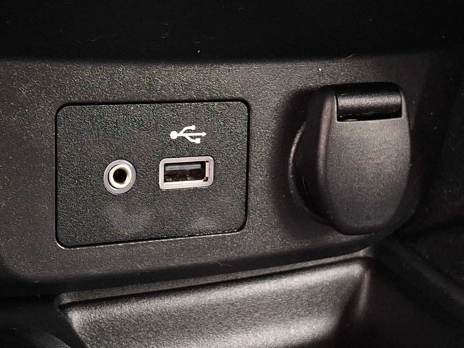 Used 2019 Nissan Rogue SV w/ Premium Package AWD/4WD image 21