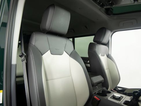 Used 2025 INEOS Grenadier Station Wagon AWD/4WD image 33