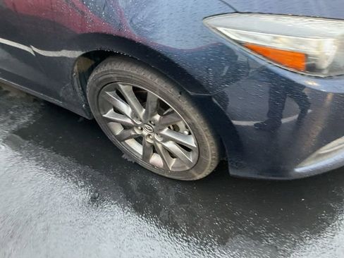 Used 2018 MAZDA MAZDA3 Touring image 3