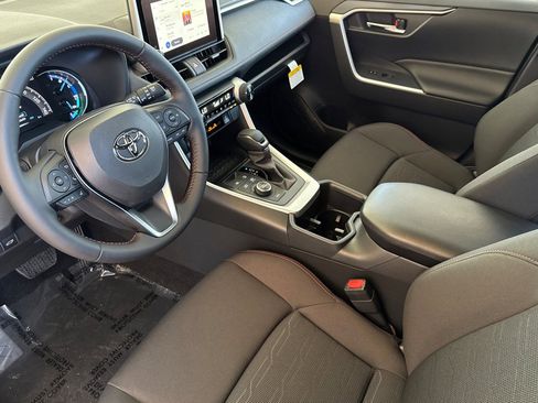 New 2025 Toyota RAV4 SE image 9