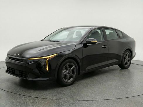 Used 2025 Kia K4 FWD image 3