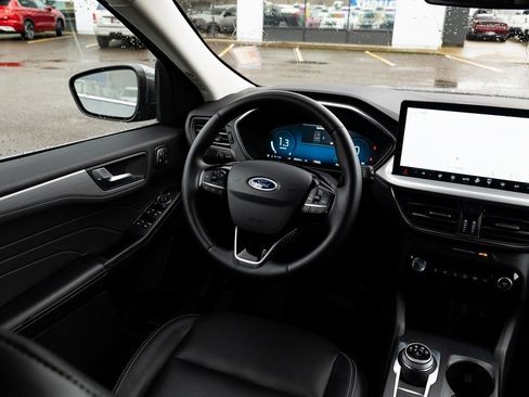 Used 2024 Ford Escape Platinum image 9