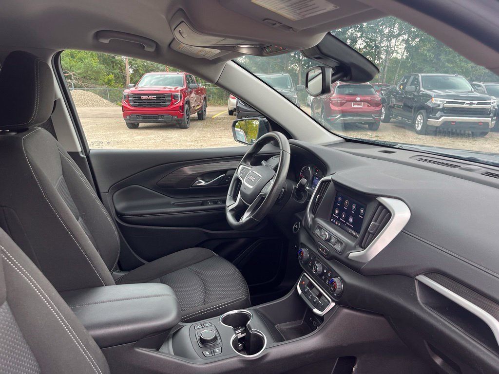 Used 2024 GMC Terrain SLE w/ Driver Convenience Package FWD image 39