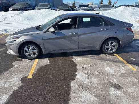 Used 2021 Hyundai Elantra SE w/ Cargo Package image 8