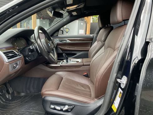 Used 2020 BMW 740i w/ M Sport Package RWD image 14